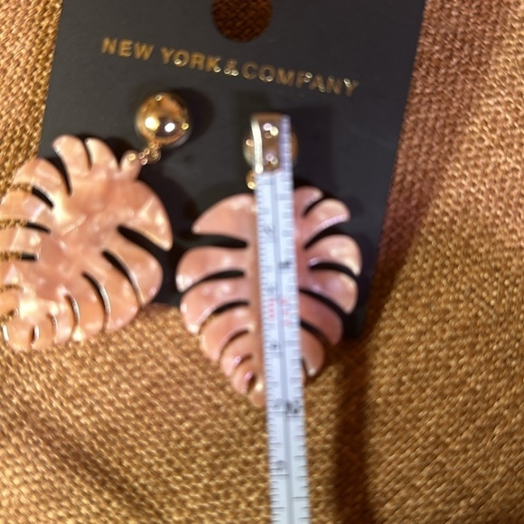 Earrings NWTNew York and Co. Palms Pair Appx 2 in dangle to Stud Ball Post 1/4in - Picture 3 of 6